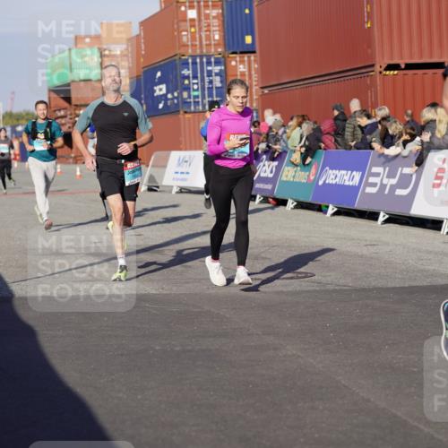 03.10.2025 - Köhlbrandbrückenlauf Michael Burmester http://msf.ph/oto/8999611 03.10.2025 10:04:08 Ziel 1056, 1245, 1533, 1543, 1702, 2732, 2791, 2798, 3067, 3766, 3830 meine-sportfotos.de