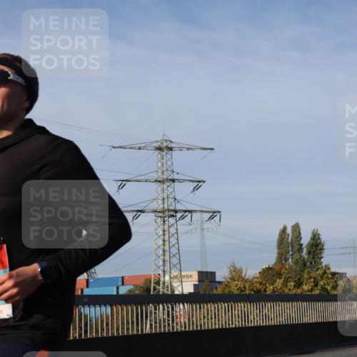 03.10.2025 - Köhlbrandbrückenlauf Luisa Fischer http://msf.ph/oto/8999614 03.10.2025 10:41:17 Position 3 019 meine-sportfotos.de