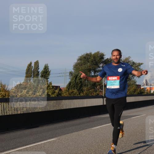 03.10.2025 - Köhlbrandbrückenlauf Luisa Fischer http://msf.ph/oto/8999620 03.10.2025 10:41:18 Position 3 5111, 3756 meine-sportfotos.de
