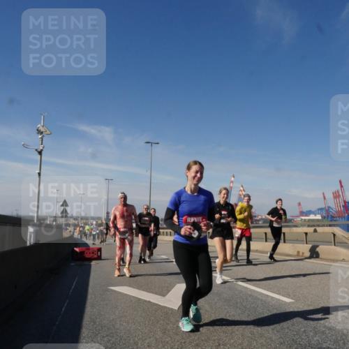 03.10.2025 - Köhlbrandbrückenlauf Matties Gatica Varas http://msf.ph/oto/8999634 03.10.2025 12:52:33 Position 2  meine-sportfotos.de