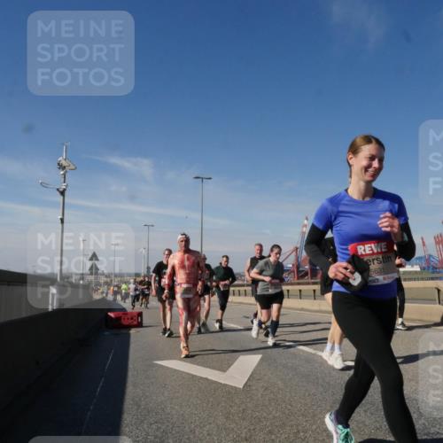 03.10.2025 - Köhlbrandbrückenlauf Matties Gatica Varas http://msf.ph/oto/8999641 03.10.2025 12:52:34 Position 2 5631 meine-sportfotos.de