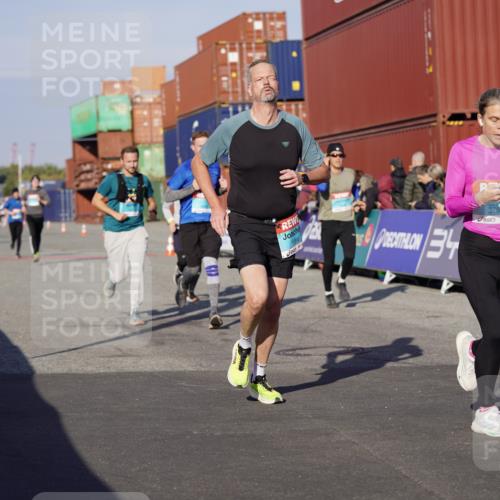 03.10.2025 - Köhlbrandbrückenlauf Michael Burmester http://msf.ph/oto/8999648 03.10.2025 10:04:09 Ziel 1056, 1245, 1533, 1702, 2323, 2791, 2798, 3067, 3766, 3830 meine-sportfotos.de