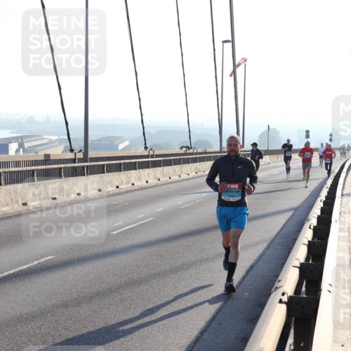03.10.2025 - Köhlbrandbrückenlauf Julia Fischer http://msf.ph/oto/8999652 03.10.2025 09:18:20 Position 1 1026 meine-sportfotos.de