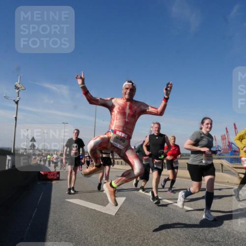 03.10.2025 - Köhlbrandbrückenlauf Matties Gatica Varas http://msf.ph/oto/8999660 03.10.2025 12:52:35 Position 2 6188 meine-sportfotos.de