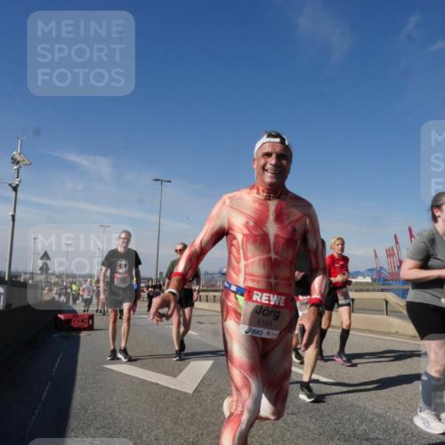 03.10.2025 - Köhlbrandbrückenlauf Matties Gatica Varas http://msf.ph/oto/8999666 03.10.2025 12:52:36 Position 2 6188, 5122 meine-sportfotos.de