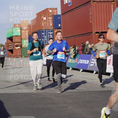 03.10.2025 - Köhlbrandbrückenlauf Michael Burmester http://msf.ph/oto/8999678 03.10.2025 10:04:10 Ziel 1056, 1245, 1533, 1702, 2323, 2791, 3067, 3766, 3830 meine-sportfotos.de