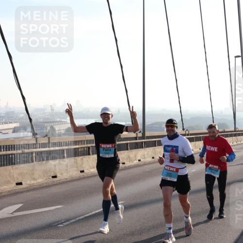 03.10.2025 - Köhlbrandbrückenlauf Julia Fischer http://msf.ph/oto/8999681 03.10.2025 09:18:28 Position 1 3299, 3740 meine-sportfotos.de