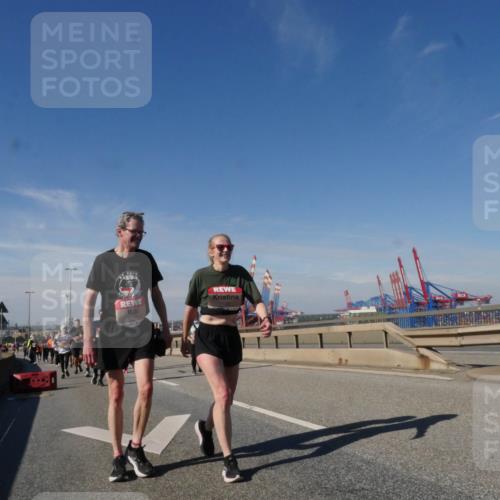 03.10.2025 - Köhlbrandbrückenlauf Matties Gatica Varas http://msf.ph/oto/8999692 03.10.2025 12:52:38 Position 2  meine-sportfotos.de