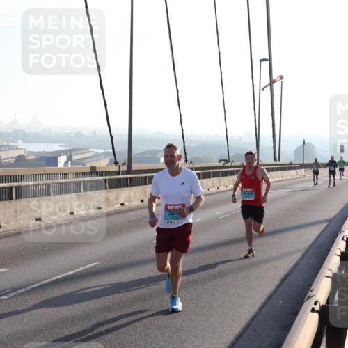 03.10.2025 - Köhlbrandbrückenlauf Julia Fischer http://msf.ph/oto/8999693 03.10.2025 09:18:34 Position 1  meine-sportfotos.de