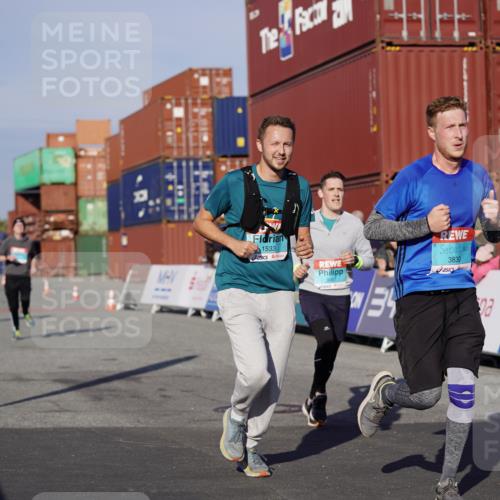 03.10.2025 - Köhlbrandbrückenlauf Michael Burmester http://msf.ph/oto/8999698 03.10.2025 10:04:11 Ziel 1056, 1245, 1370, 1533, 1702, 2323, 2791, 3067, 3766, 3830 meine-sportfotos.de