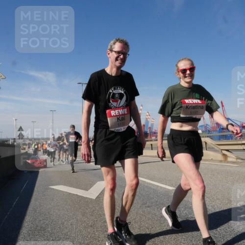 03.10.2025 - Köhlbrandbrückenlauf Matties Gatica Varas http://msf.ph/oto/8999701 03.10.2025 12:52:39 Position 2 5172, 5137 meine-sportfotos.de