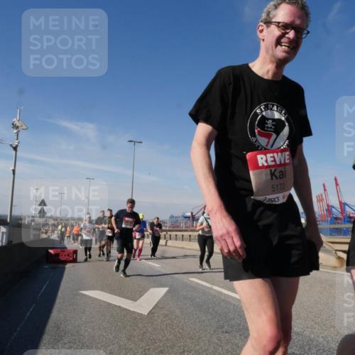 03.10.2025 - Köhlbrandbrückenlauf Matties Gatica Varas http://msf.ph/oto/8999705 03.10.2025 12:52:39 Position 2 5172 meine-sportfotos.de