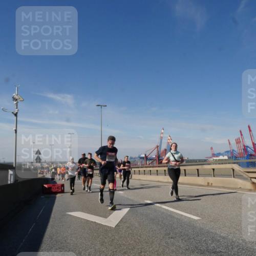 03.10.2025 - Köhlbrandbrückenlauf Matties Gatica Varas http://msf.ph/oto/8999712 03.10.2025 12:52:40 Position 2 111 meine-sportfotos.de