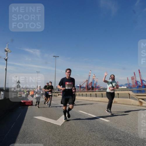 03.10.2025 - Köhlbrandbrückenlauf Matties Gatica Varas http://msf.ph/oto/8999718 03.10.2025 12:52:40 Position 2  meine-sportfotos.de