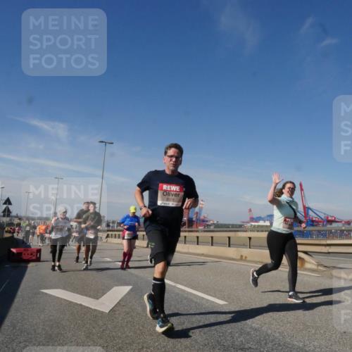 03.10.2025 - Köhlbrandbrückenlauf Matties Gatica Varas http://msf.ph/oto/8999726 03.10.2025 12:52:41 Position 2 5578 meine-sportfotos.de