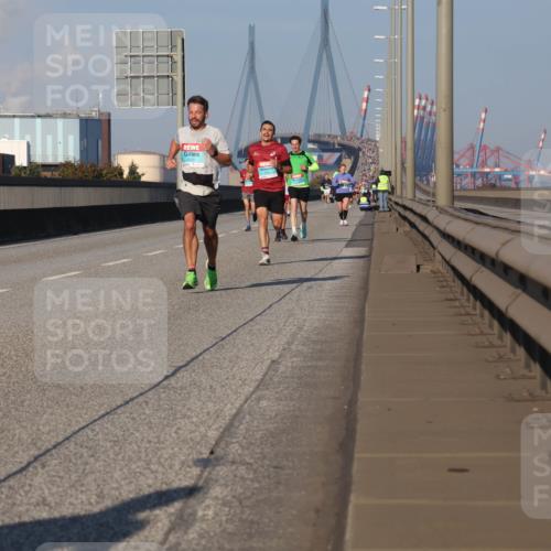 03.10.2025 - Köhlbrandbrückenlauf Luisa Fischer http://msf.ph/oto/8999728 03.10.2025 10:41:24 Position 3  meine-sportfotos.de