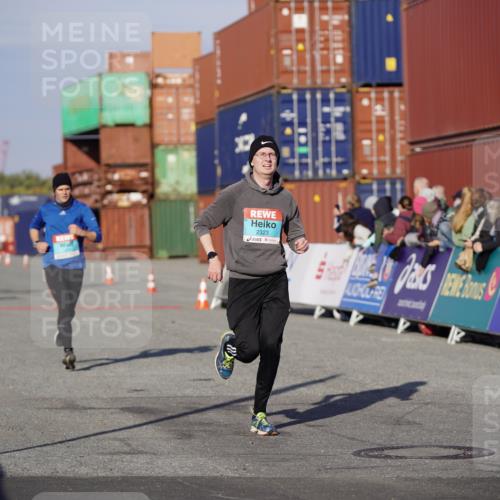 03.10.2025 - Köhlbrandbrückenlauf Michael Burmester http://msf.ph/oto/8999731 03.10.2025 10:04:14 Ziel 1056, 1245, 1370, 1533, 2323, 3067, 3830 meine-sportfotos.de