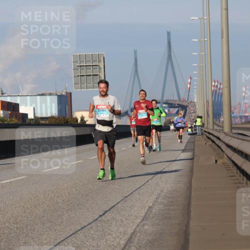 03.10.2025 - Köhlbrandbrückenlauf Luisa Fischer http://msf.ph/oto/8999736 03.10.2025 10:41:24 Position 3 2933 meine-sportfotos.de