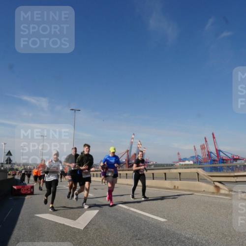 03.10.2025 - Köhlbrandbrückenlauf Matties Gatica Varas http://msf.ph/oto/8999738 03.10.2025 12:52:42 Position 2 118 meine-sportfotos.de