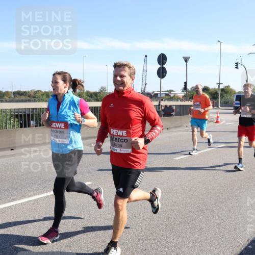 03.10.2025 - Köhlbrandbrückenlauf Julia Fischer http://msf.ph/oto/8999752 03.10.2025 12:13:32 Position 3 6341, 6706 meine-sportfotos.de