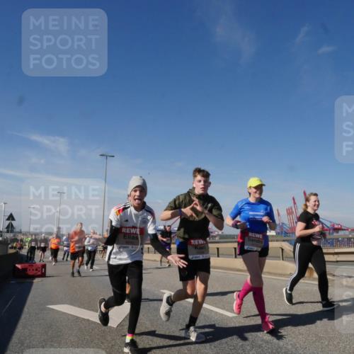 03.10.2025 - Köhlbrandbrückenlauf Matties Gatica Varas http://msf.ph/oto/8999755 03.10.2025 12:52:43 Position 2 4945, 5056 meine-sportfotos.de