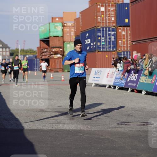 03.10.2025 - Köhlbrandbrückenlauf Michael Burmester http://msf.ph/oto/8999759 03.10.2025 10:04:15 Ziel 1245, 1370, 1533, 2323, 3067, 3830 meine-sportfotos.de