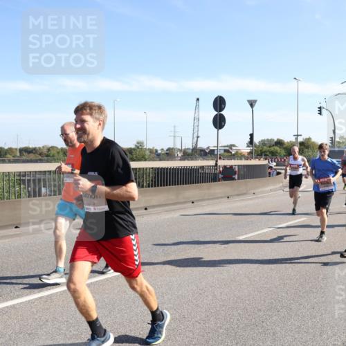 03.10.2025 - Köhlbrandbrückenlauf Julia Fischer http://msf.ph/oto/8999763 03.10.2025 12:13:34 Position 3 6329 meine-sportfotos.de