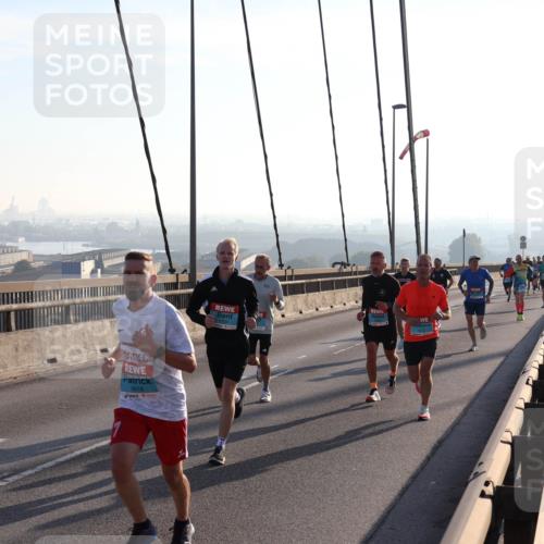 03.10.2025 - Köhlbrandbrückenlauf Julia Fischer http://msf.ph/oto/8999764 03.10.2025 09:18:54 Position 1 3618 meine-sportfotos.de