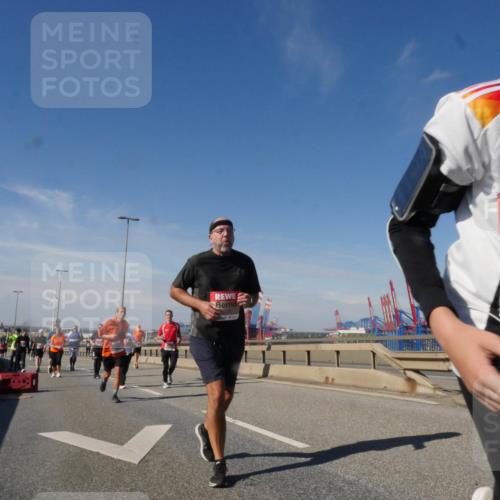 03.10.2025 - Köhlbrandbrückenlauf Matties Gatica Varas http://msf.ph/oto/8999766 03.10.2025 12:52:44 Position 2 6173, 494 meine-sportfotos.de