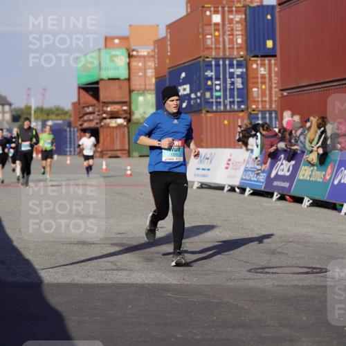 03.10.2025 - Köhlbrandbrückenlauf Michael Burmester http://msf.ph/oto/8999770 03.10.2025 10:04:15 Ziel 1245, 1370, 1533, 2323, 3067, 3830 meine-sportfotos.de