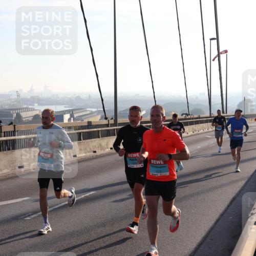 03.10.2025 - Köhlbrandbrückenlauf Julia Fischer http://msf.ph/oto/8999771 03.10.2025 09:18:55 Position 1 3269, 1012 meine-sportfotos.de