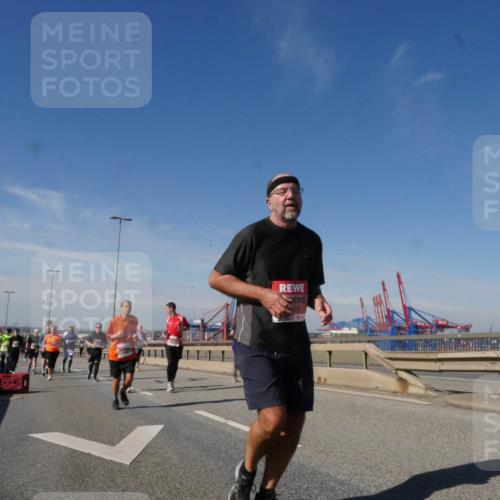 03.10.2025 - Köhlbrandbrückenlauf Matties Gatica Varas http://msf.ph/oto/8999773 03.10.2025 12:52:44 Position 2 73 meine-sportfotos.de
