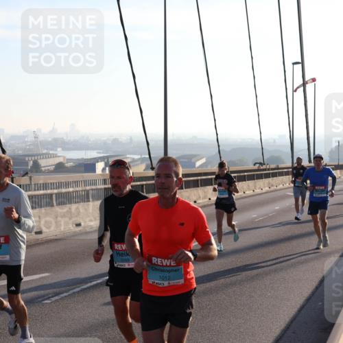 03.10.2025 - Köhlbrandbrückenlauf Julia Fischer http://msf.ph/oto/8999777 03.10.2025 09:18:56 Position 1 3267, 3269, 1012 meine-sportfotos.de