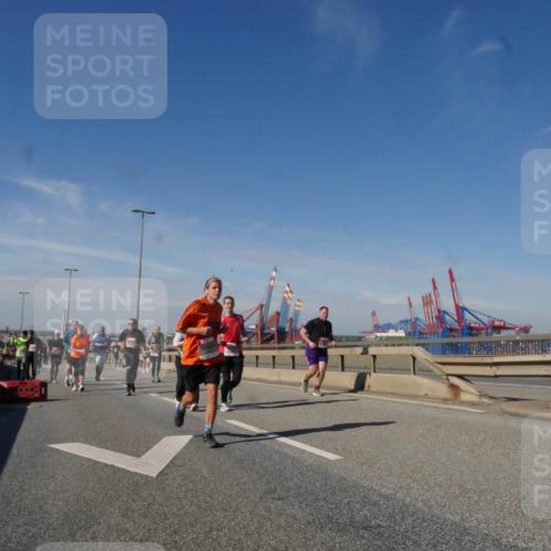 03.10.2025 - Köhlbrandbrückenlauf Matties Gatica Varas http://msf.ph/oto/8999788 03.10.2025 12:52:45 Position 2 87 meine-sportfotos.de