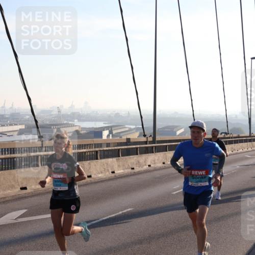 03.10.2025 - Köhlbrandbrückenlauf Julia Fischer http://msf.ph/oto/8999789 03.10.2025 09:18:58 Position 1 3008, 3248 meine-sportfotos.de
