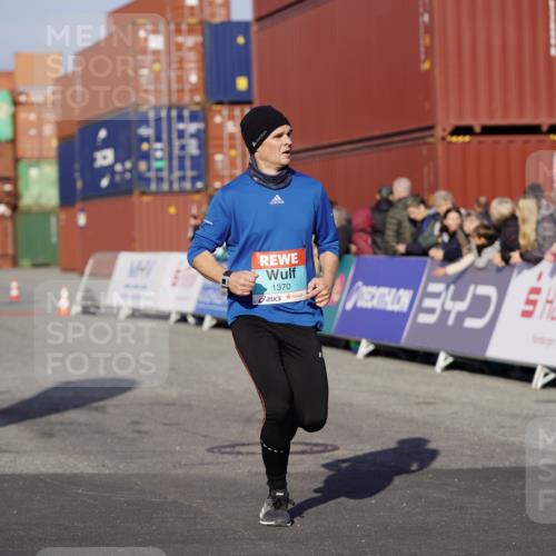 03.10.2025 - Köhlbrandbrückenlauf Michael Burmester http://msf.ph/oto/8999790 03.10.2025 10:04:17 Ziel 1177, 1245, 1370, 2323, 3067, 3301 meine-sportfotos.de
