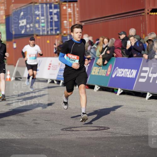 03.10.2025 - Köhlbrandbrückenlauf Michael Burmester http://msf.ph/oto/8999800 03.10.2025 10:04:21 Ziel 1080, 1177, 1370, 2323, 3301, 3516, 3791 meine-sportfotos.de