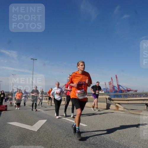 03.10.2025 - Köhlbrandbrückenlauf Matties Gatica Varas http://msf.ph/oto/8999803 03.10.2025 12:52:47 Position 2 4553 meine-sportfotos.de