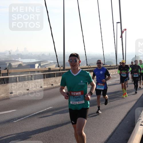 03.10.2025 - Köhlbrandbrückenlauf Julia Fischer http://msf.ph/oto/8999812 03.10.2025 09:19:04 Position 1 1268 meine-sportfotos.de