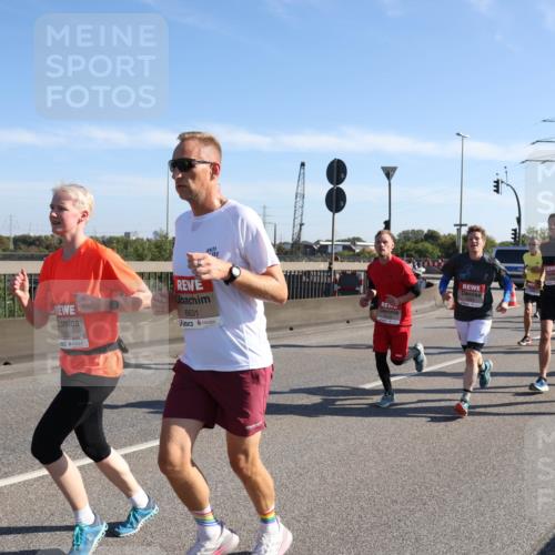 03.10.2025 - Köhlbrandbrückenlauf Julia Fischer http://msf.ph/oto/8999829 03.10.2025 12:13:46 Position 3 6632, 6631 meine-sportfotos.de
