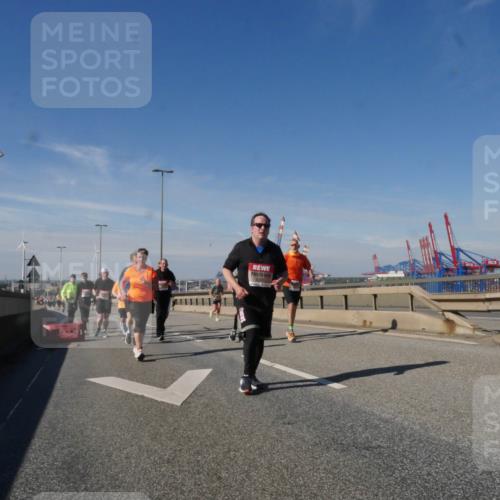 03.10.2025 - Köhlbrandbrückenlauf Matties Gatica Varas http://msf.ph/oto/8999831 03.10.2025 12:52:49 Position 2  meine-sportfotos.de