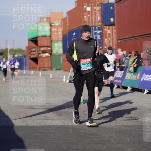 03.10.2025 - Köhlbrandbrückenlauf Michael Burmester http://msf.ph/oto/8999833 03.10.2025 10:04:22 Ziel 1080, 1177, 1370, 3301, 3516, 3791 meine-sportfotos.de
