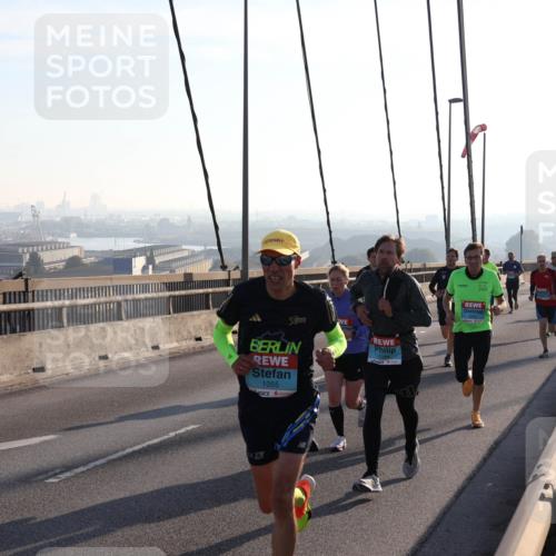 03.10.2025 - Köhlbrandbrückenlauf Julia Fischer http://msf.ph/oto/8999835 03.10.2025 09:19:06 Position 1 5, 1184, 1055 meine-sportfotos.de