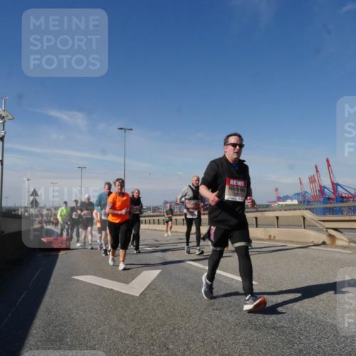 03.10.2025 - Köhlbrandbrückenlauf Matties Gatica Varas http://msf.ph/oto/8999837 03.10.2025 12:52:49 Position 2 5361 meine-sportfotos.de