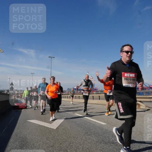03.10.2025 - Köhlbrandbrückenlauf Matties Gatica Varas http://msf.ph/oto/8999842 03.10.2025 12:52:50 Position 2 5361 meine-sportfotos.de