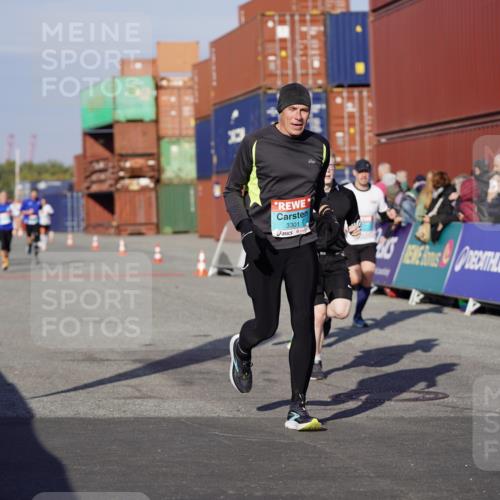 03.10.2025 - Köhlbrandbrückenlauf Michael Burmester http://msf.ph/oto/8999844 03.10.2025 10:04:22 Ziel 1080, 1177, 1370, 3301, 3516, 3791 meine-sportfotos.de