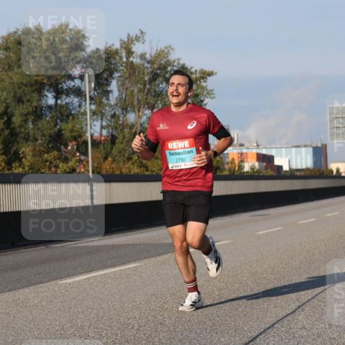 03.10.2025 - Köhlbrandbrückenlauf Luisa Fischer http://msf.ph/oto/8999845 03.10.2025 10:41:30 Position 3 2792 meine-sportfotos.de