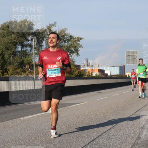 03.10.2025 - Köhlbrandbrückenlauf Luisa Fischer http://msf.ph/oto/8999850 03.10.2025 10:41:31 Position 3 2792 meine-sportfotos.de
