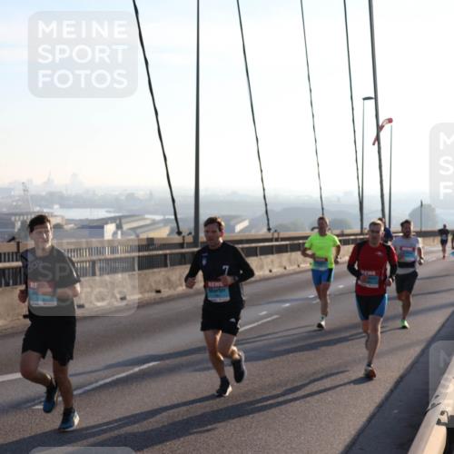 03.10.2025 - Köhlbrandbrückenlauf Julia Fischer http://msf.ph/oto/8999851 03.10.2025 09:19:09 Position 1  meine-sportfotos.de