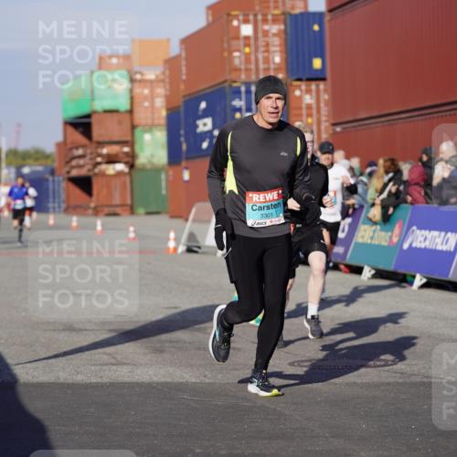 03.10.2025 - Köhlbrandbrückenlauf Michael Burmester http://msf.ph/oto/8999852 03.10.2025 10:04:23 Ziel 1080, 1177, 1370, 3301, 3516, 3791 meine-sportfotos.de